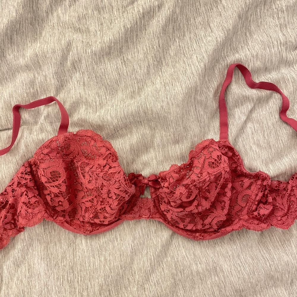 Victoria’s Secret Pink Lace Bra 34C